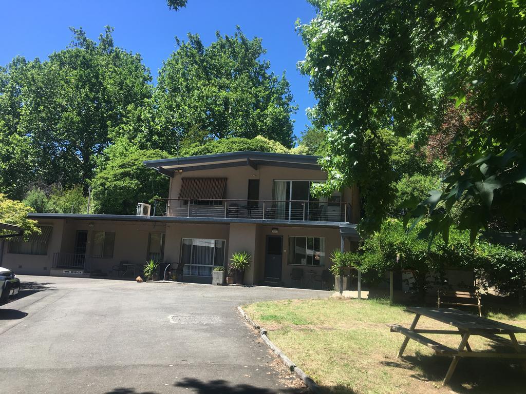 Ovensview On Riverside Bright Exterior foto