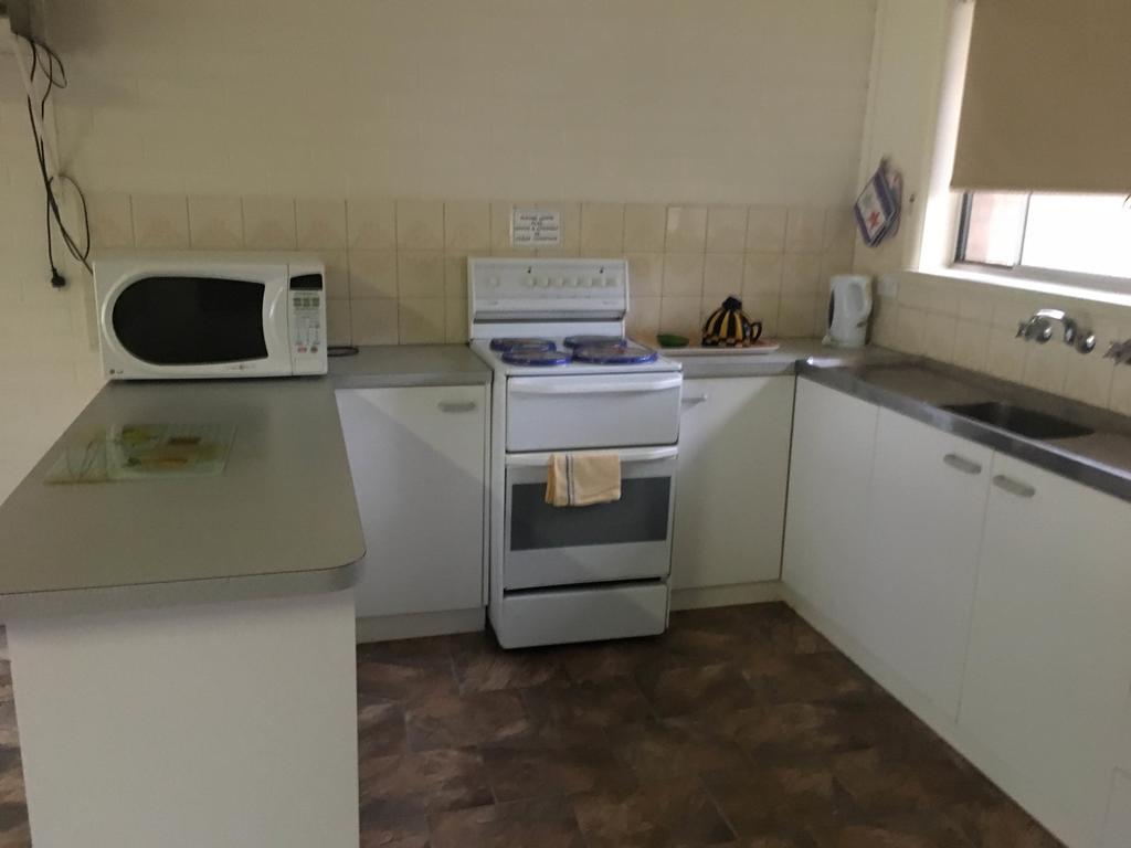Ovensview On Riverside Bright Exterior foto