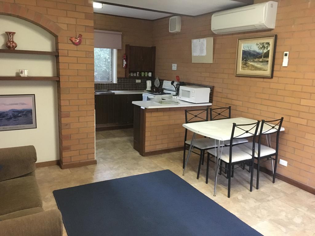 Ovensview On Riverside Bright Exterior foto