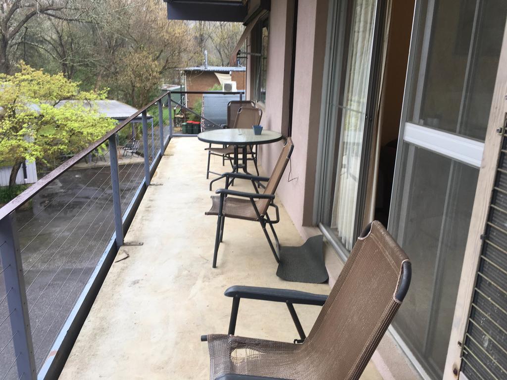 Ovensview On Riverside Bright Exterior foto