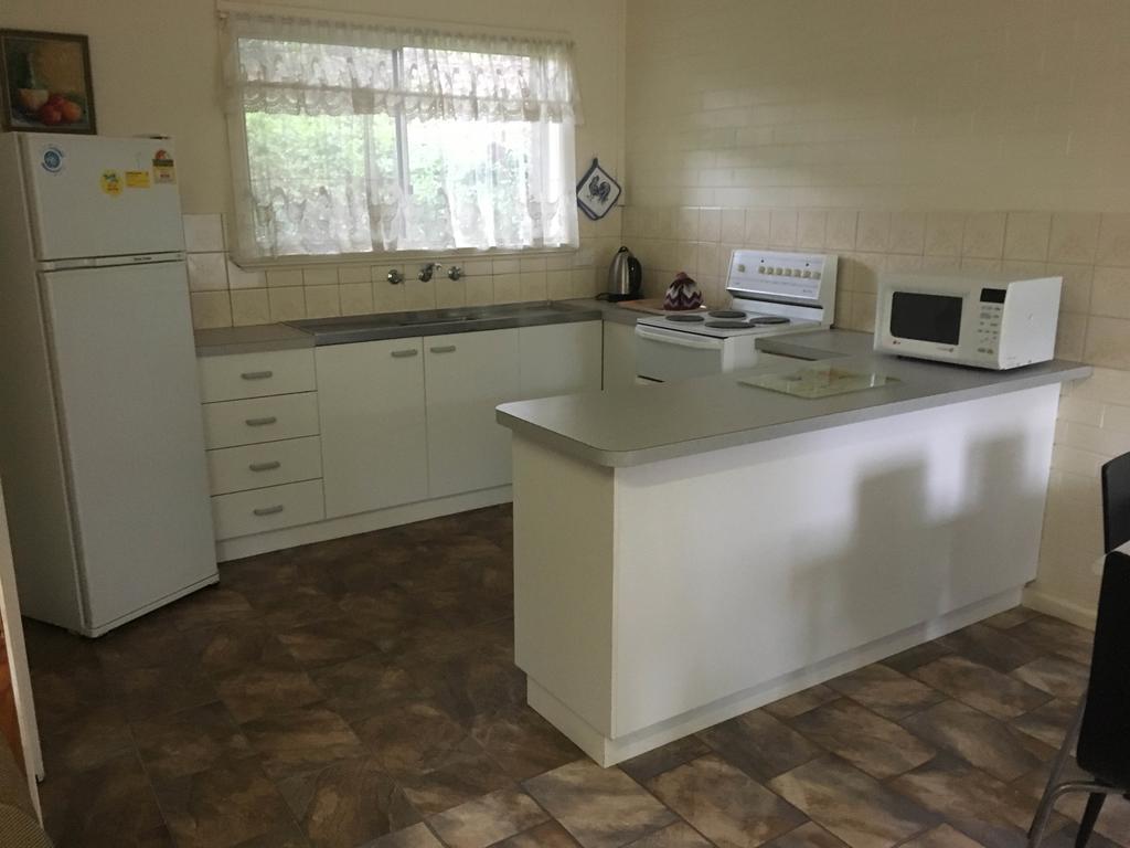 Ovensview On Riverside Bright Exterior foto